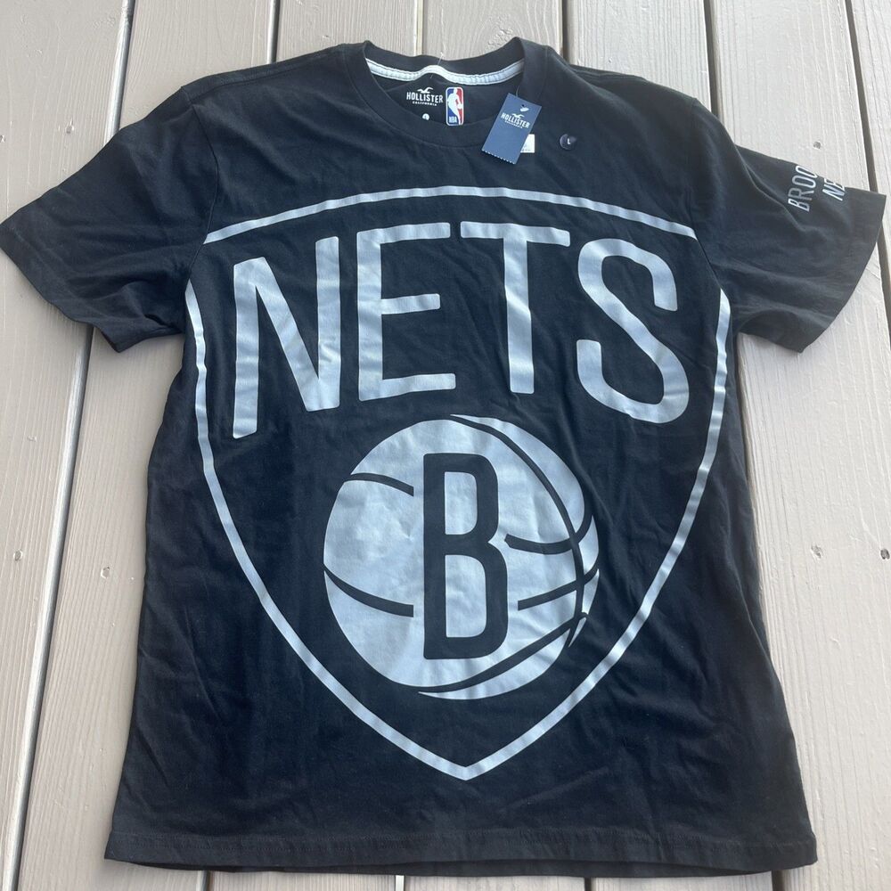 Hollister Brooklyn Nets Tee Shirt Black /Grey Huge Front Logo NBA Size Large